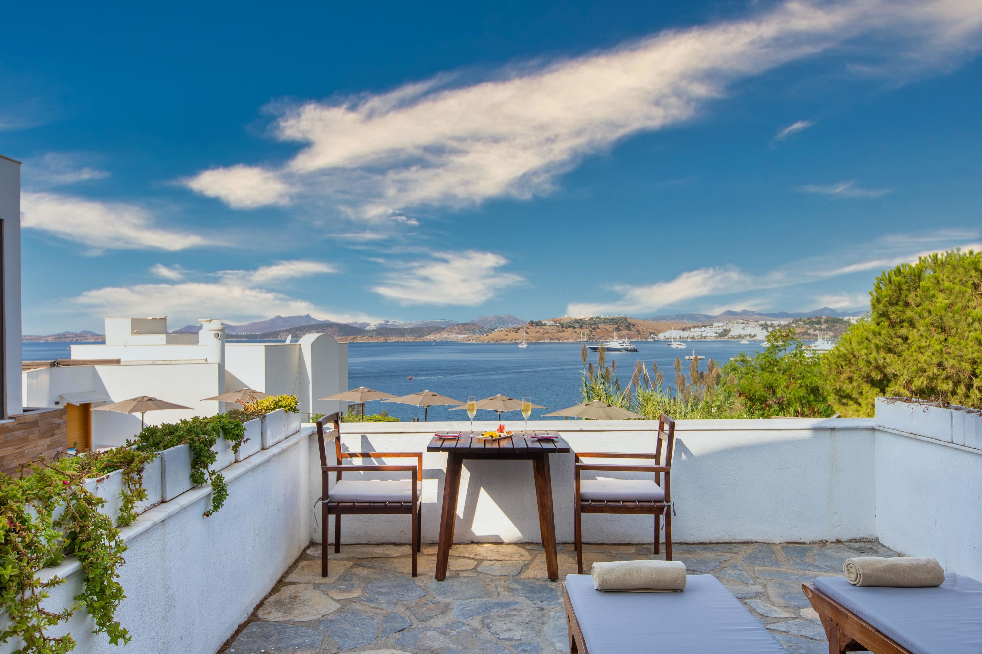 SENSES HOTEL 14+