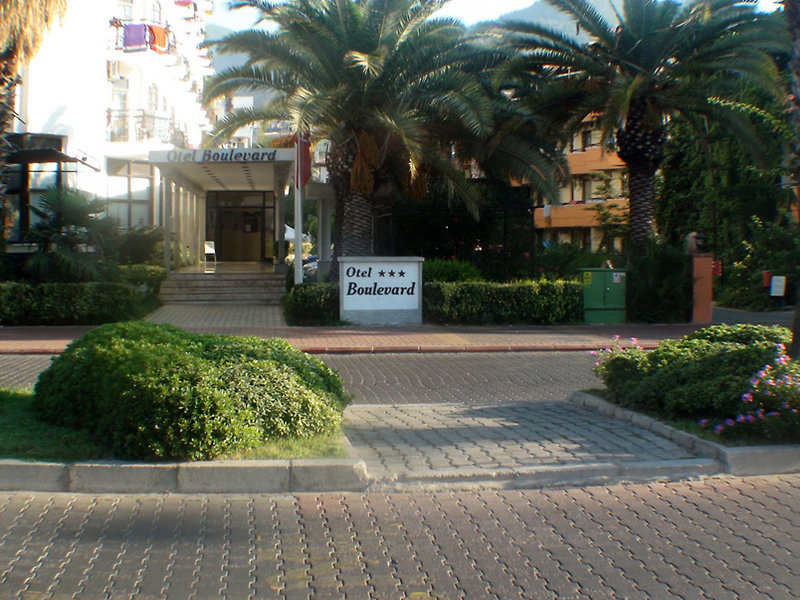 BOULEVARD HOTEL