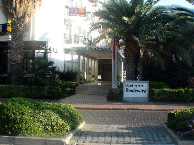 BOULEVARD HOTEL