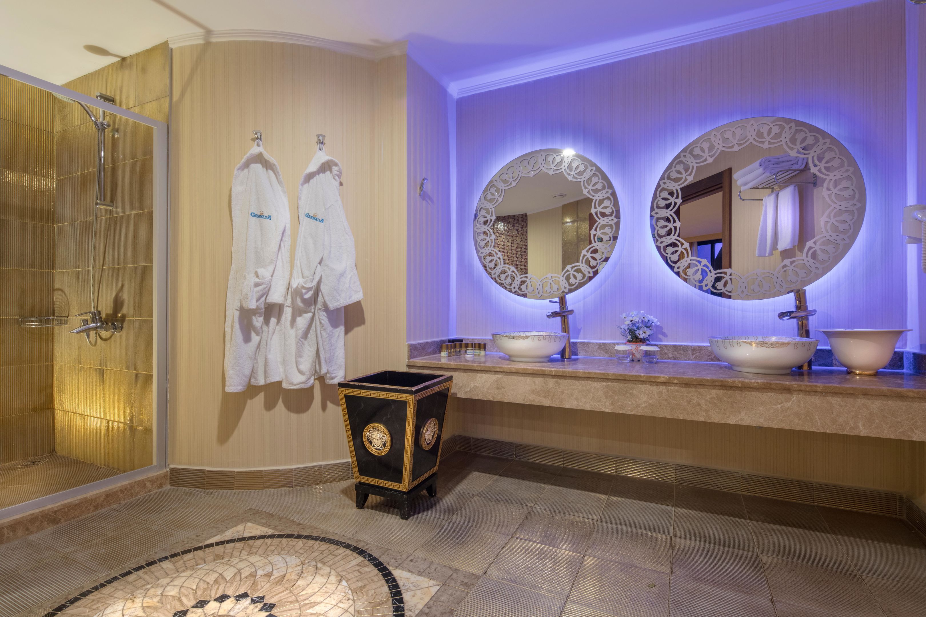 GRANADA LUXURY OKURCALAR
