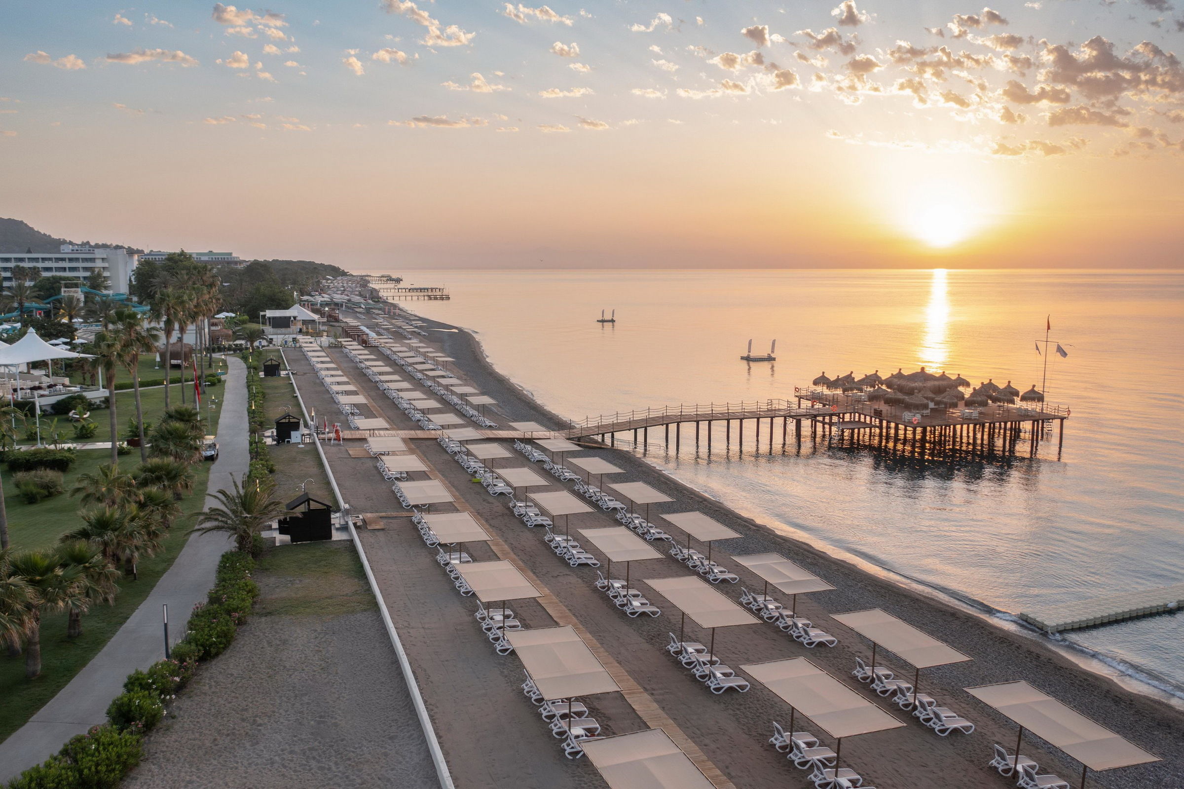 MIRAGE PARK RESORT