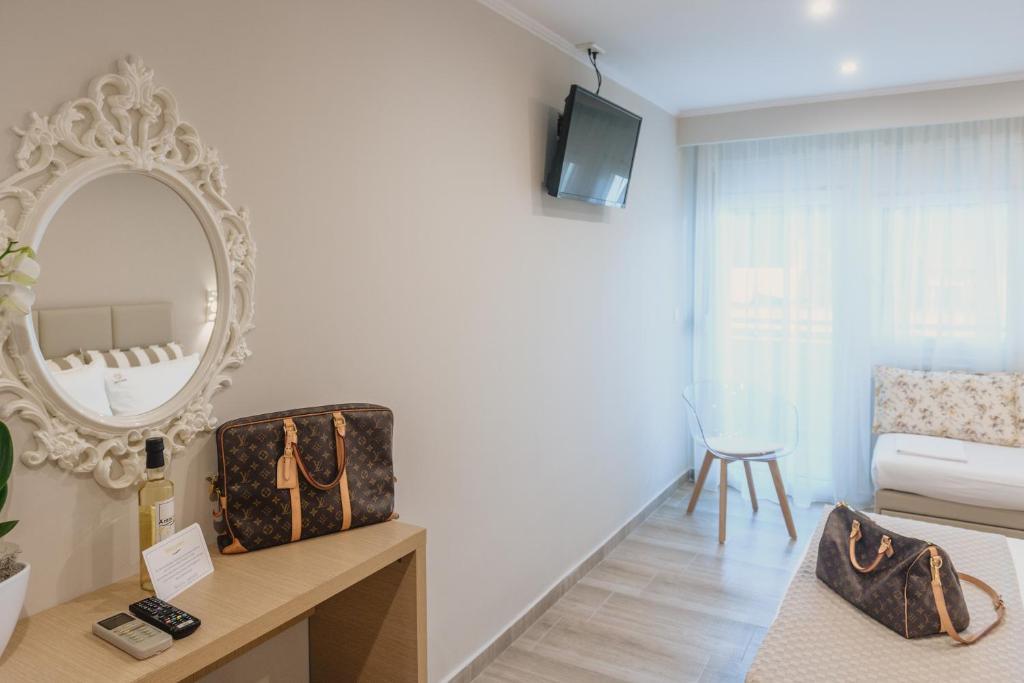 AMMOS BEACH SEASIDE LUXURY SUITES