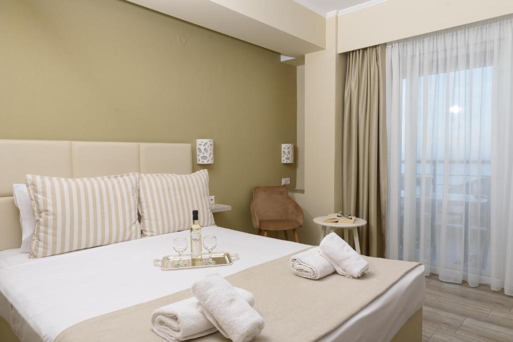AMMOS BEACH SEASIDE LUXURY SUITES