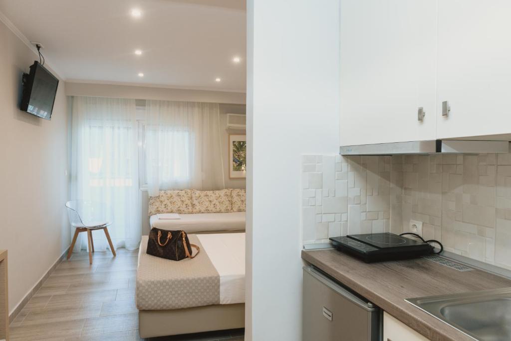 AMMOS BEACH SEASIDE LUXURY SUITES