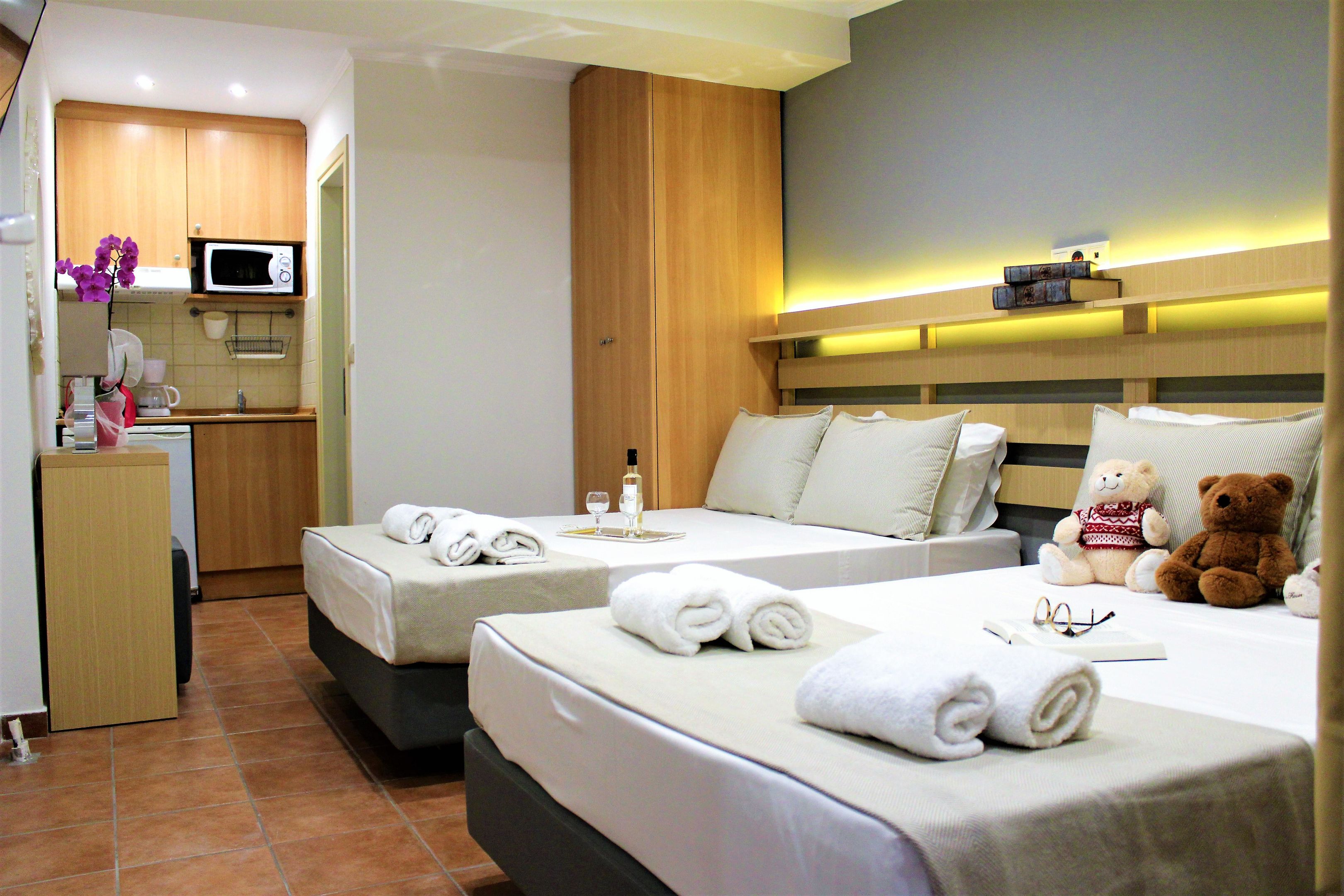 AMMOS BEACH SEASIDE LUXURY SUITES