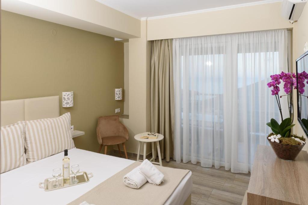 AMMOS BEACH SEASIDE LUXURY SUITES