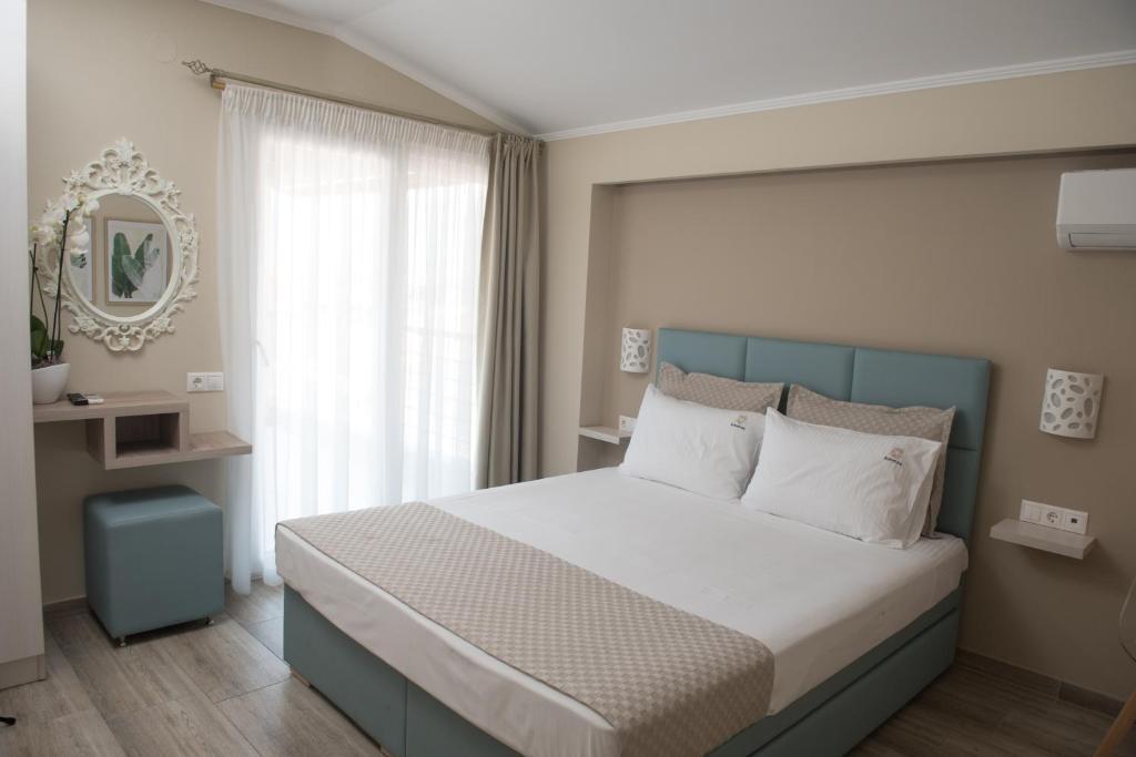 AMMOS BEACH SEASIDE LUXURY SUITES