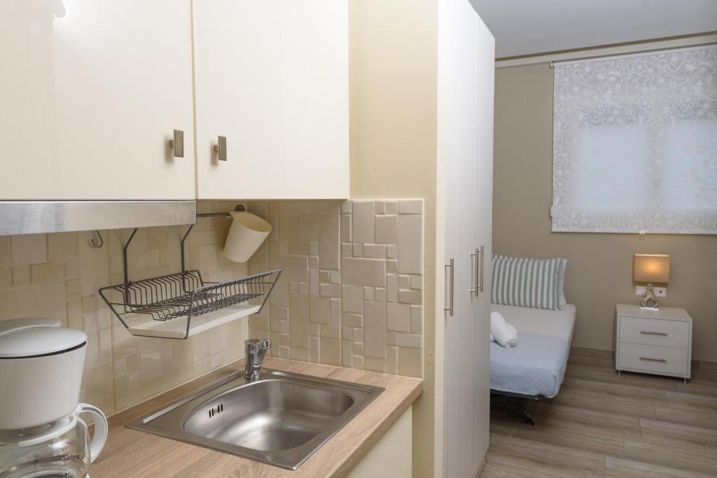 AMMOS BEACH SEASIDE LUXURY SUITES