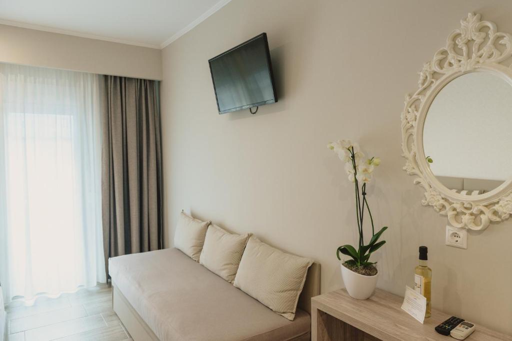 AMMOS BEACH SEASIDE LUXURY SUITES