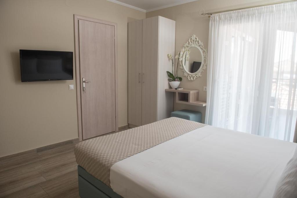 AMMOS BEACH SEASIDE LUXURY SUITES