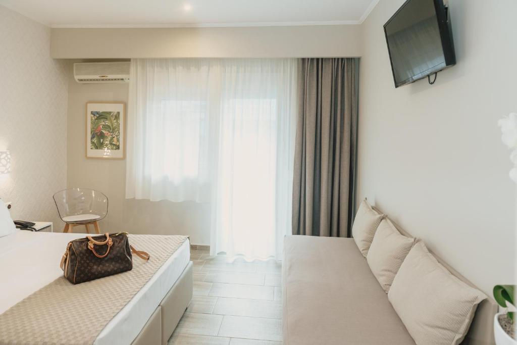 AMMOS BEACH SEASIDE LUXURY SUITES