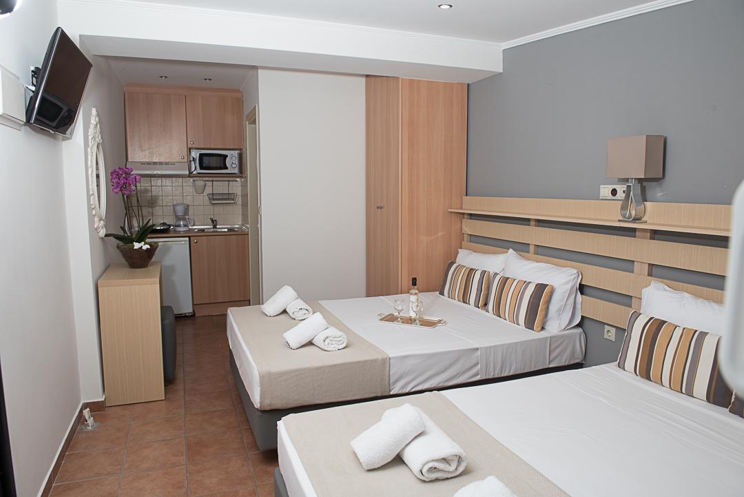 AMMOS BEACH SEASIDE LUXURY SUITES