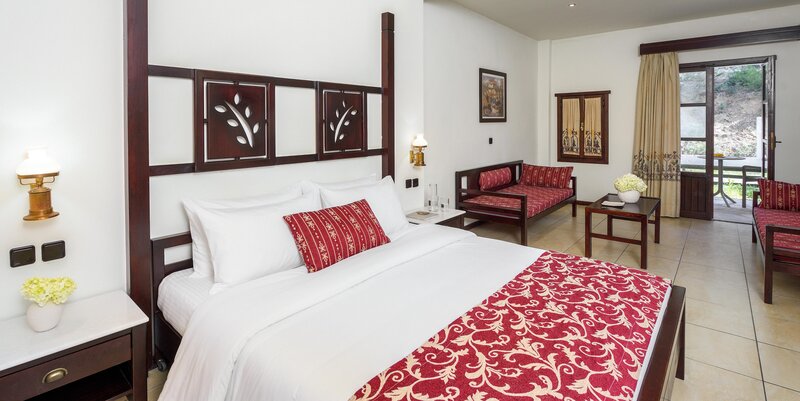 SIMANTRO BEACH HOTEL