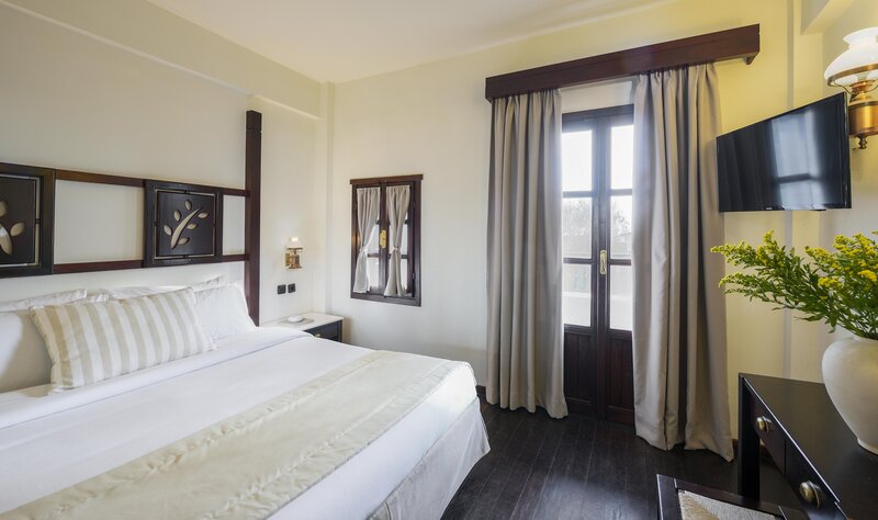 SIMANTRO BEACH HOTEL