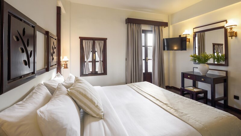 SIMANTRO BEACH HOTEL