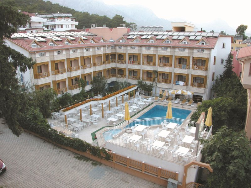 MR CRANE HOTEL