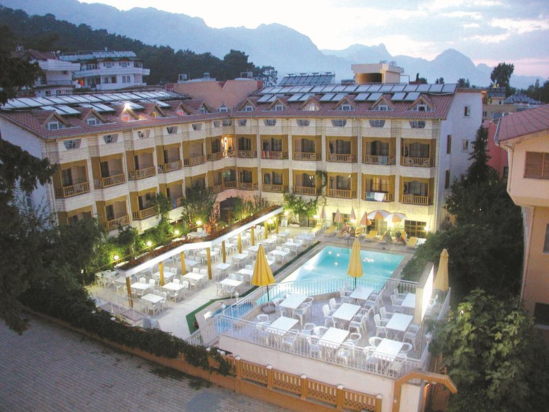 MR CRANE HOTEL