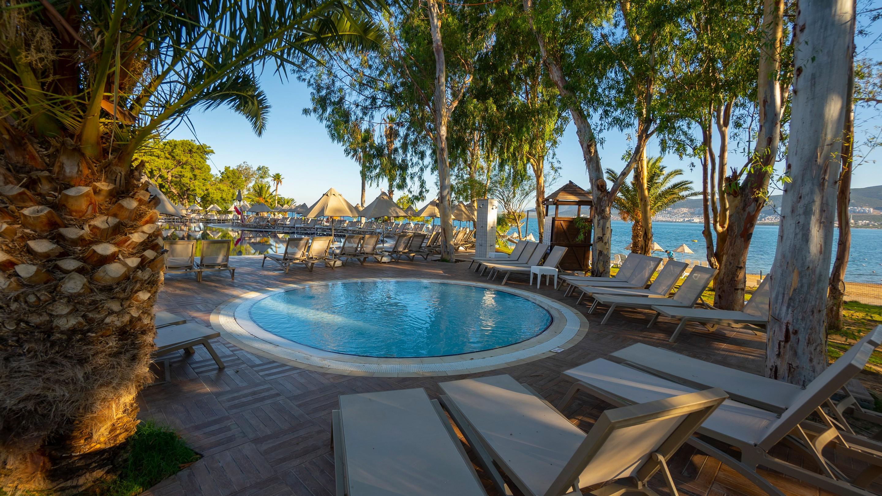 LONG BEACH CLUB NATURE