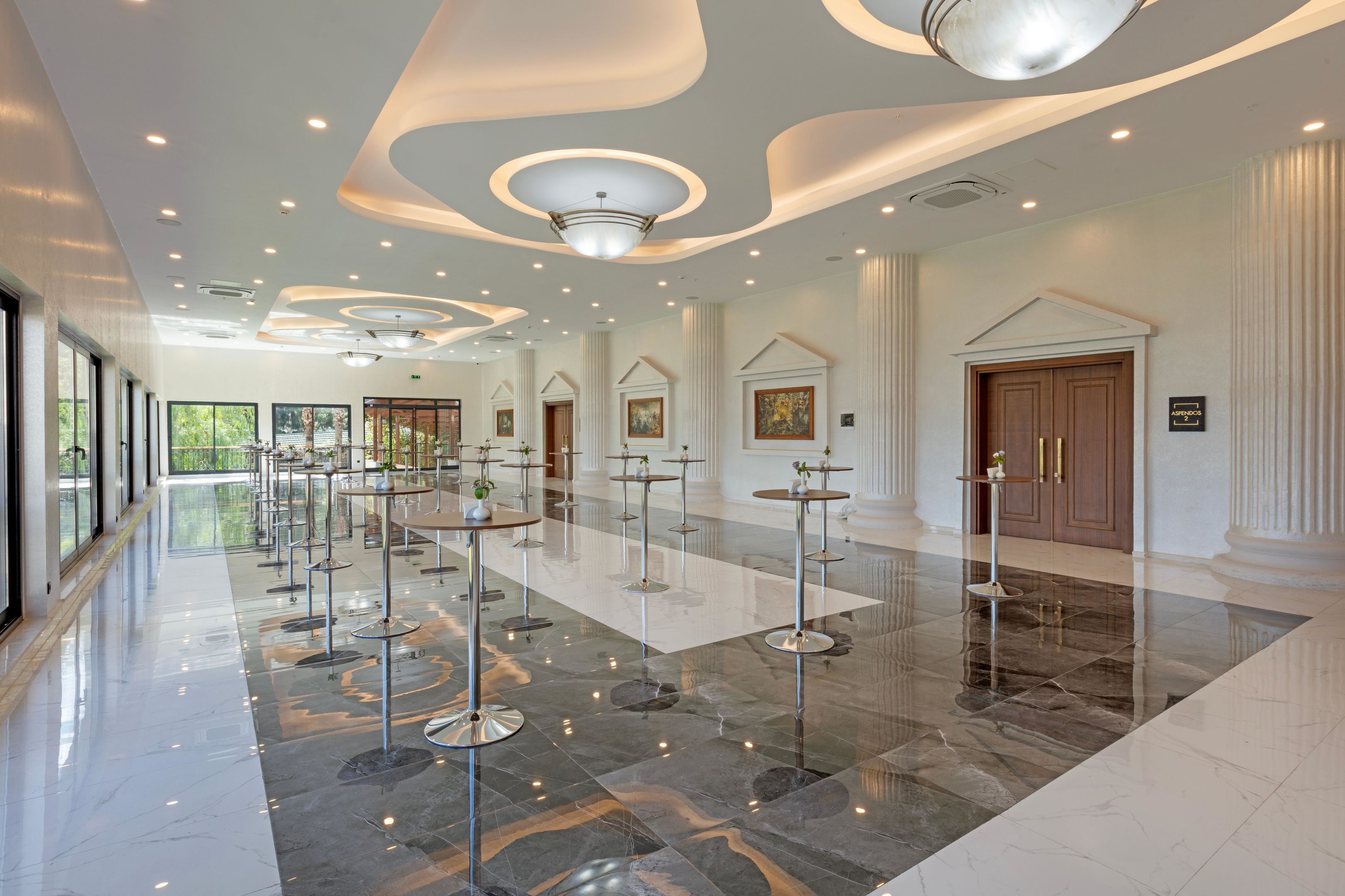 DOBEDAN WORLD PALACE