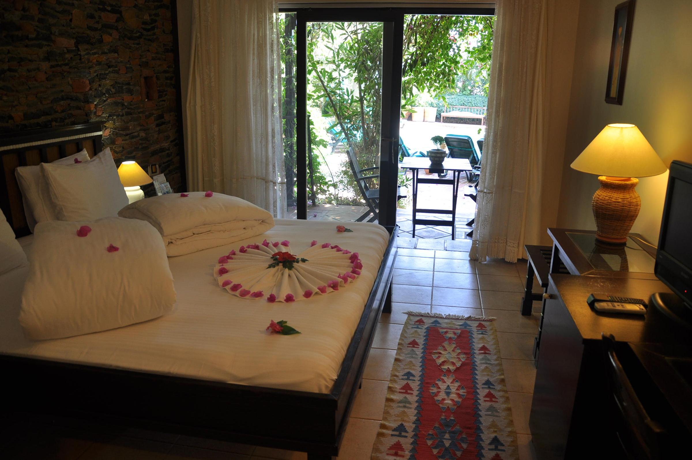 EL VINO SUITES