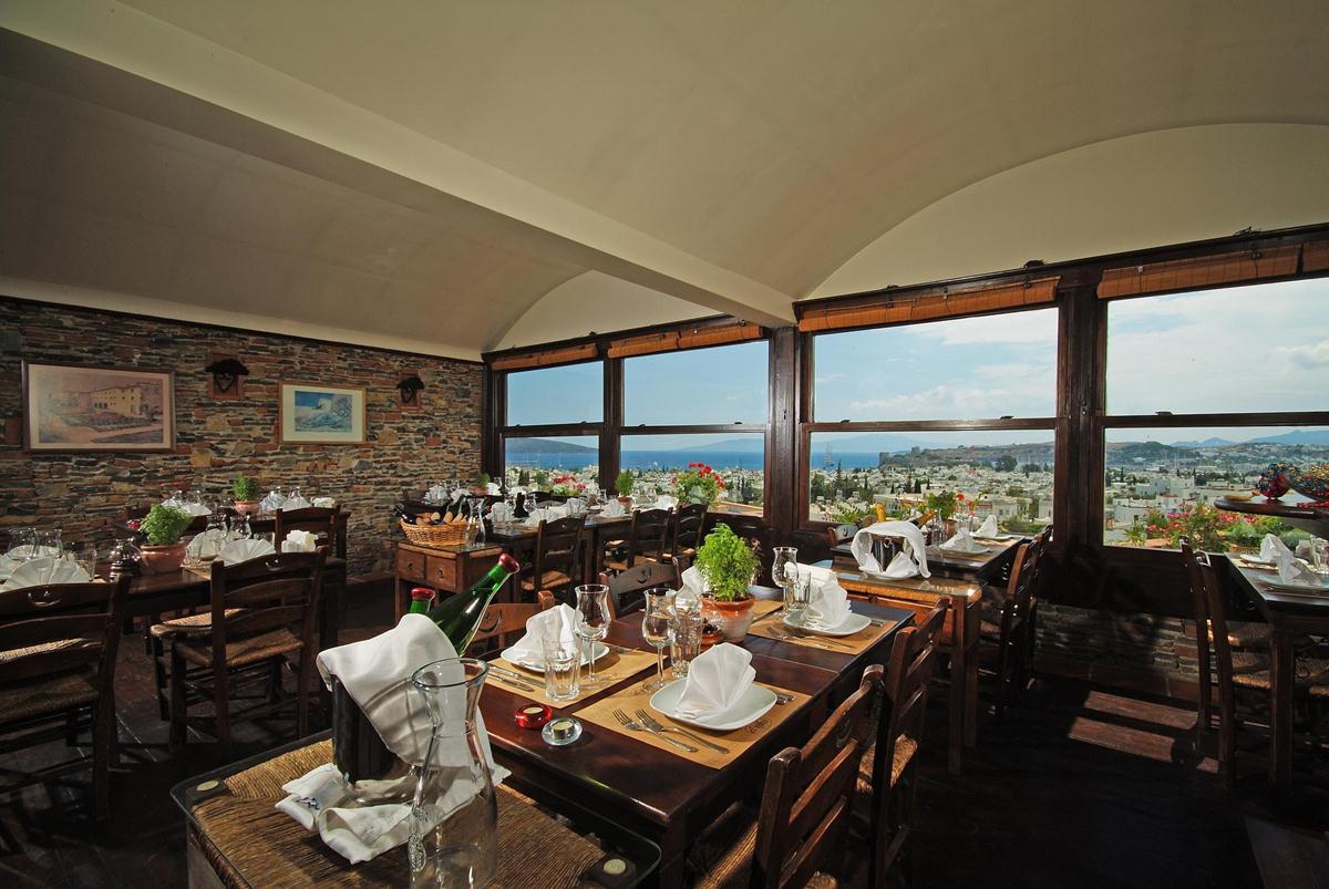 EL VINO SUITES