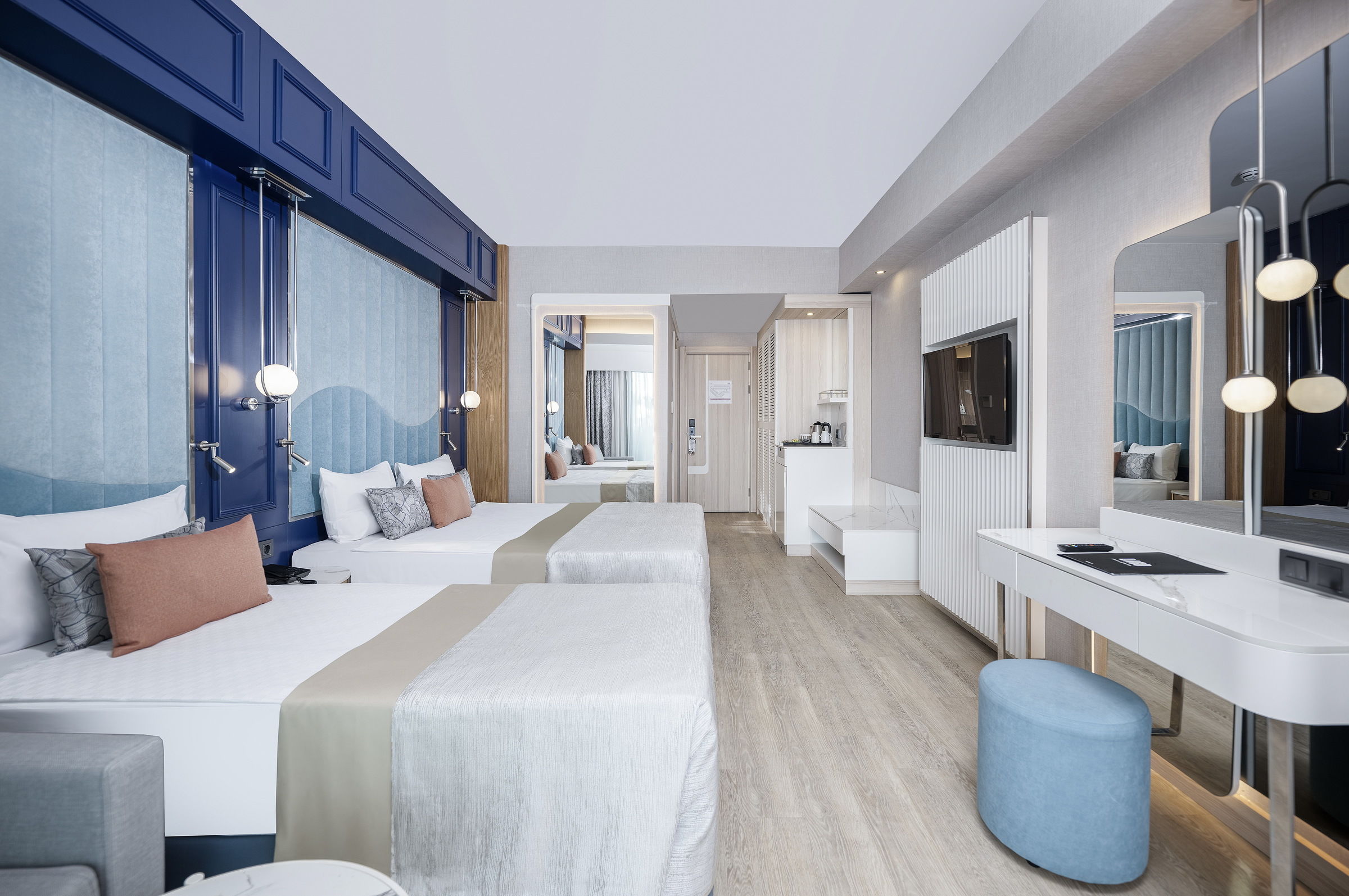 LAGO HOTEL