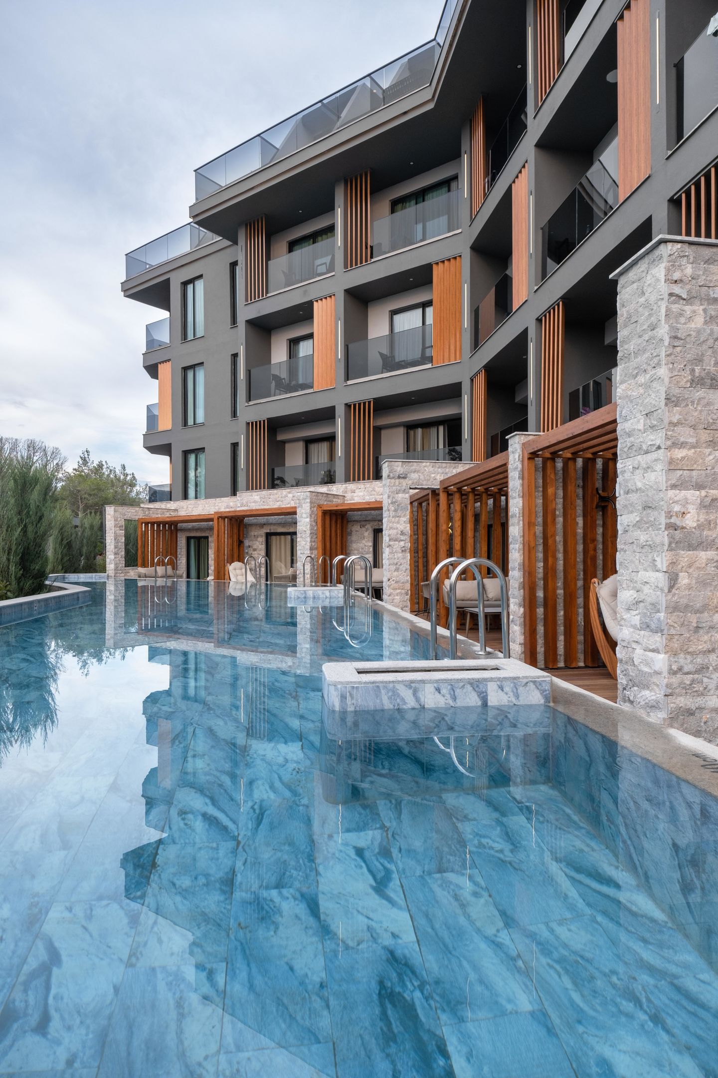 LAGO HOTEL