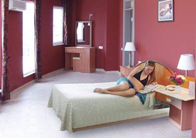 THE CORNER PARK HOTEL