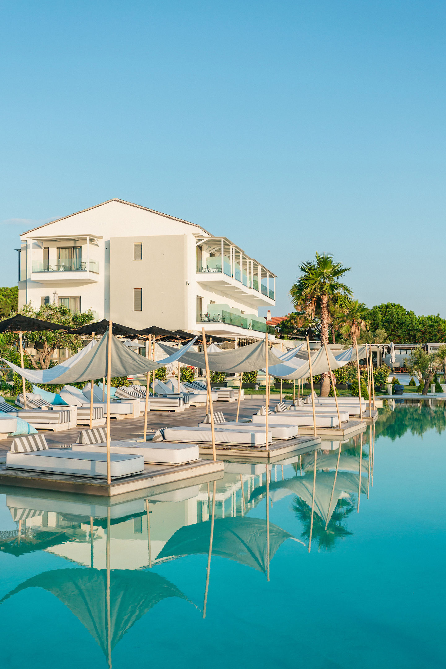 BLUE CARPET LUXURY SUITES