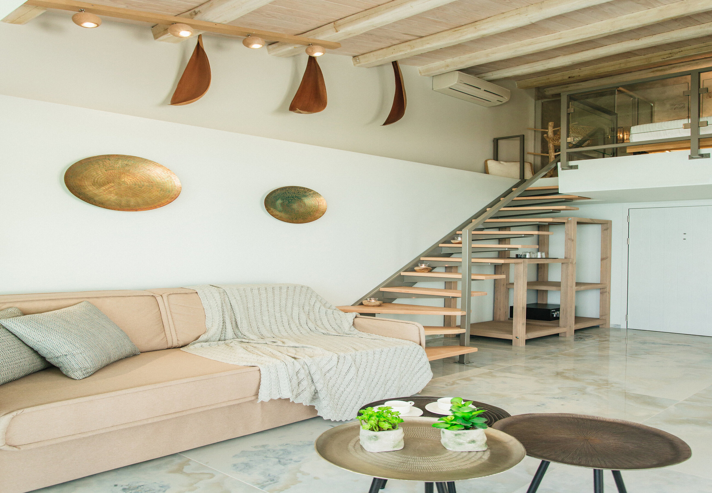 BLUE CARPET LUXURY SUITES