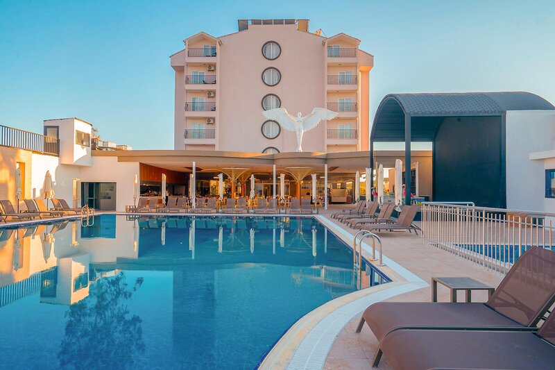 Q ELLA BEACH HOTEL