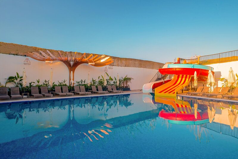 Q ELLA BEACH HOTEL