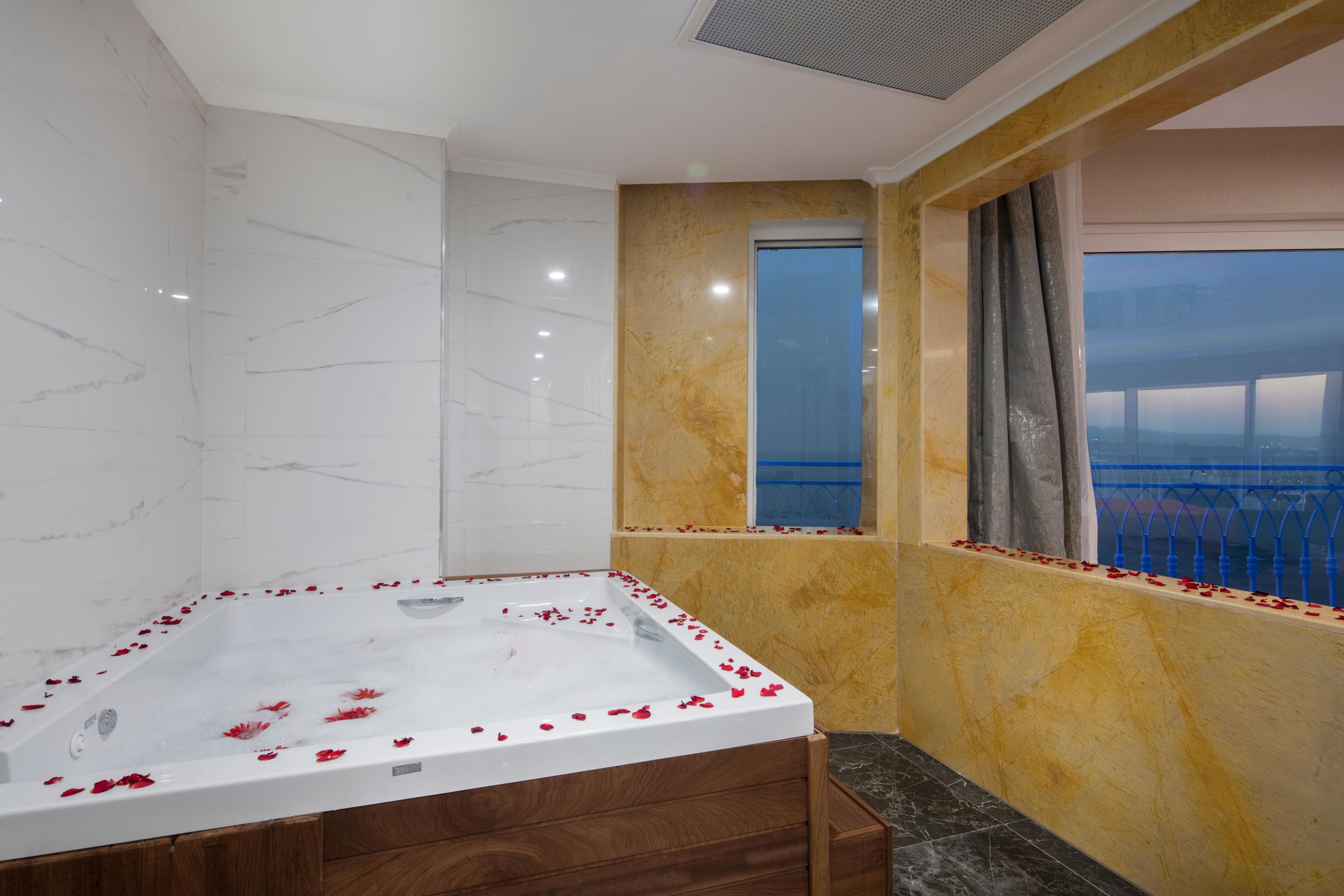 GRANADA LUXURY BEACH