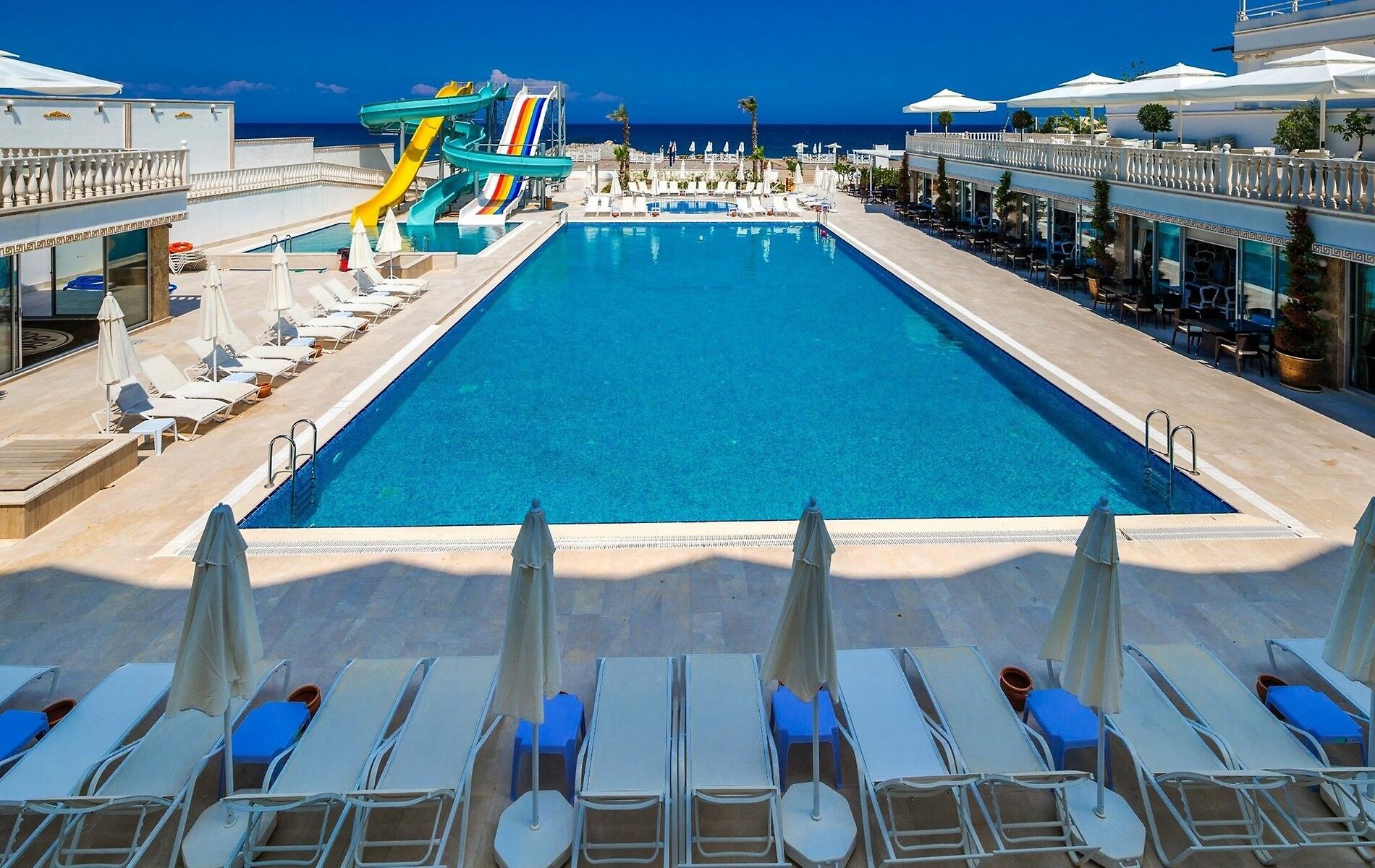 SL LA PERLA HOTEL