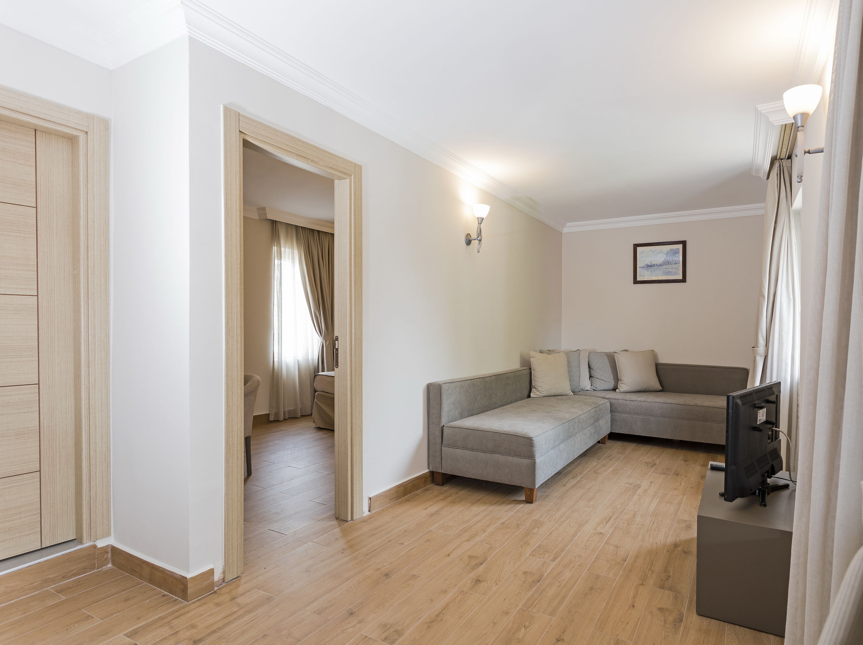 MOONSHINE HOTEL - SUITES