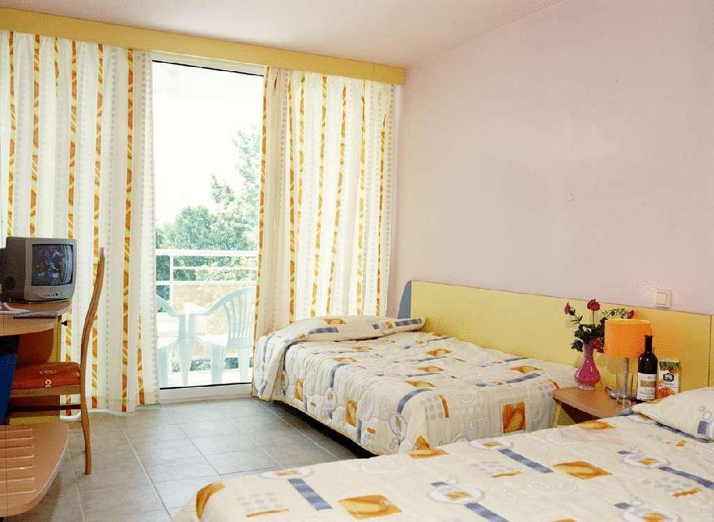 COM HOTEL