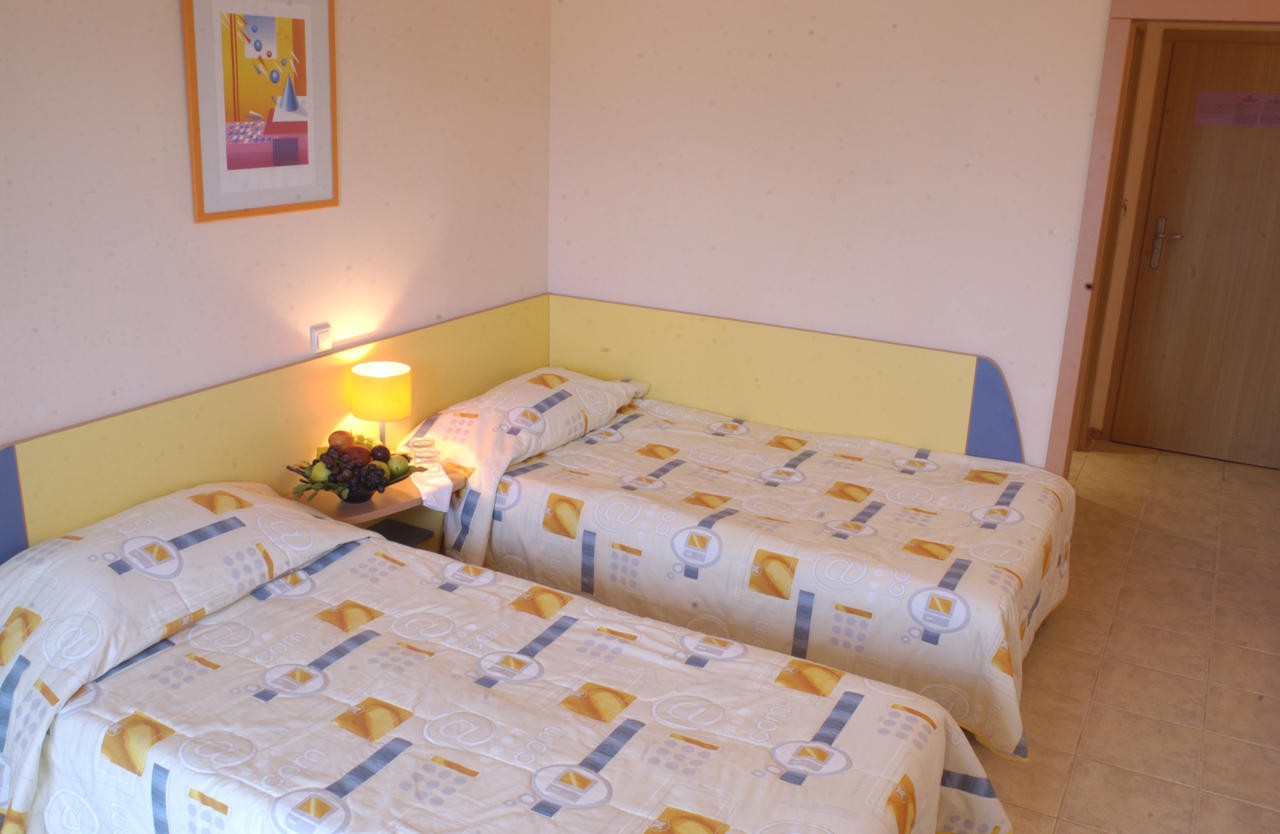 COM HOTEL
