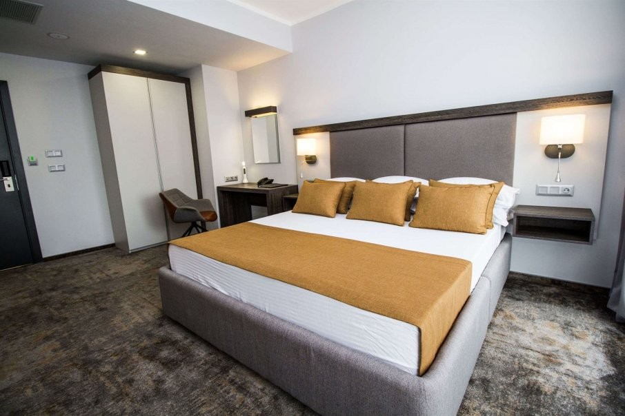 BEST WESTERN PLUS PREMIUM INN HOTEL