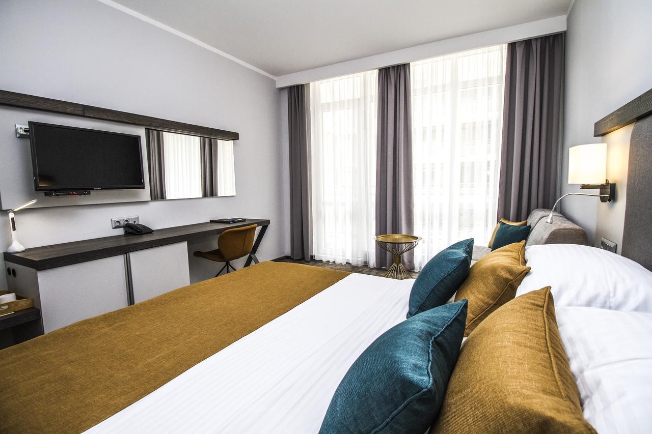 BEST WESTERN PLUS PREMIUM INN HOTEL