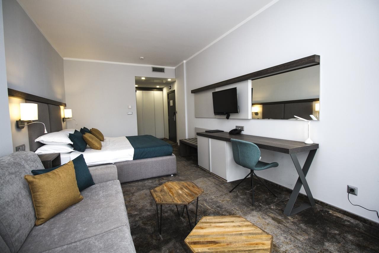 BEST WESTERN PLUS PREMIUM INN HOTEL