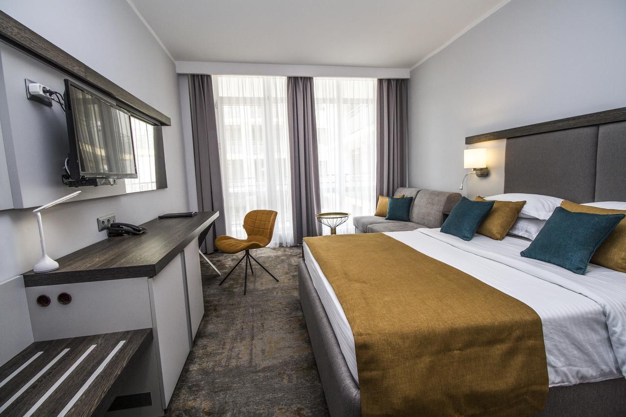 BEST WESTERN PLUS PREMIUM INN HOTEL