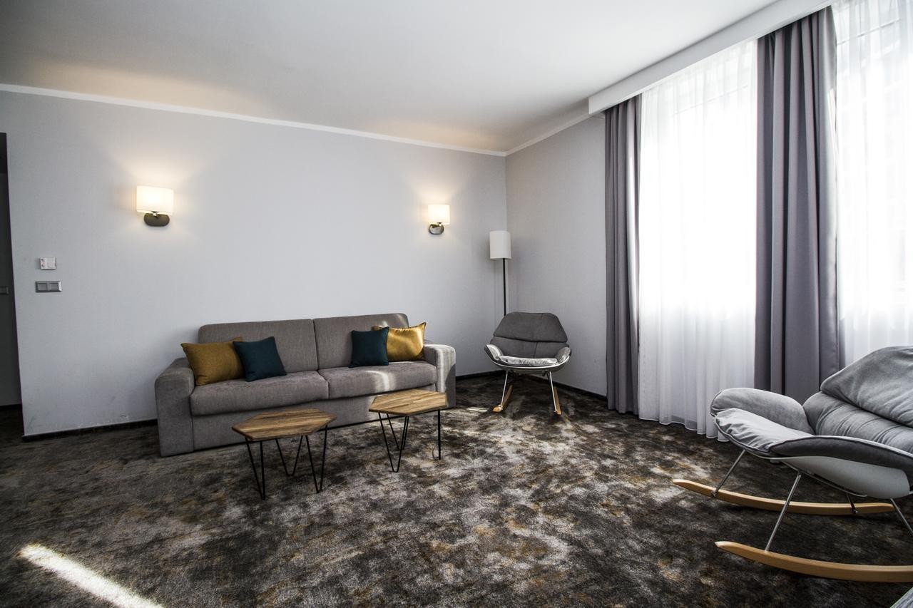 BEST WESTERN PLUS PREMIUM INN HOTEL