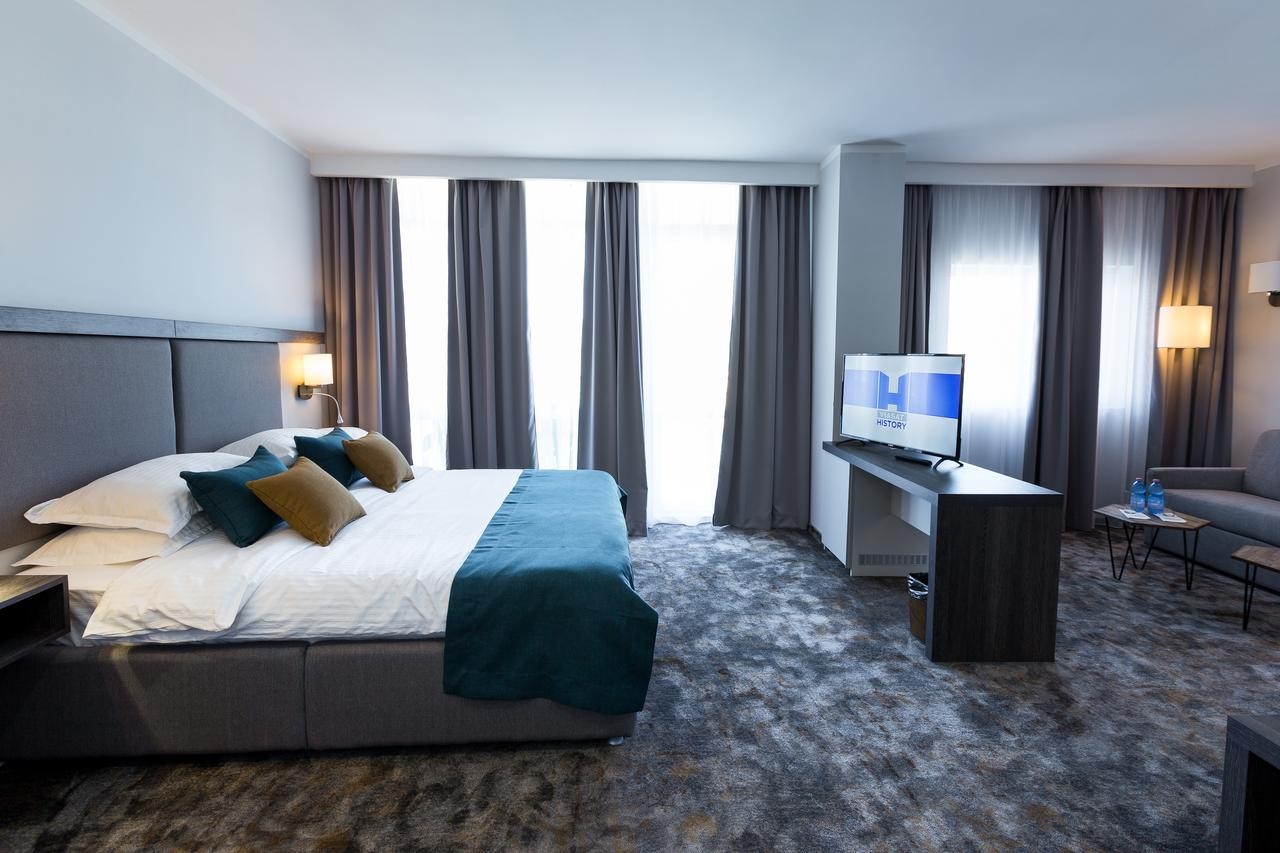 BEST WESTERN PLUS PREMIUM INN HOTEL