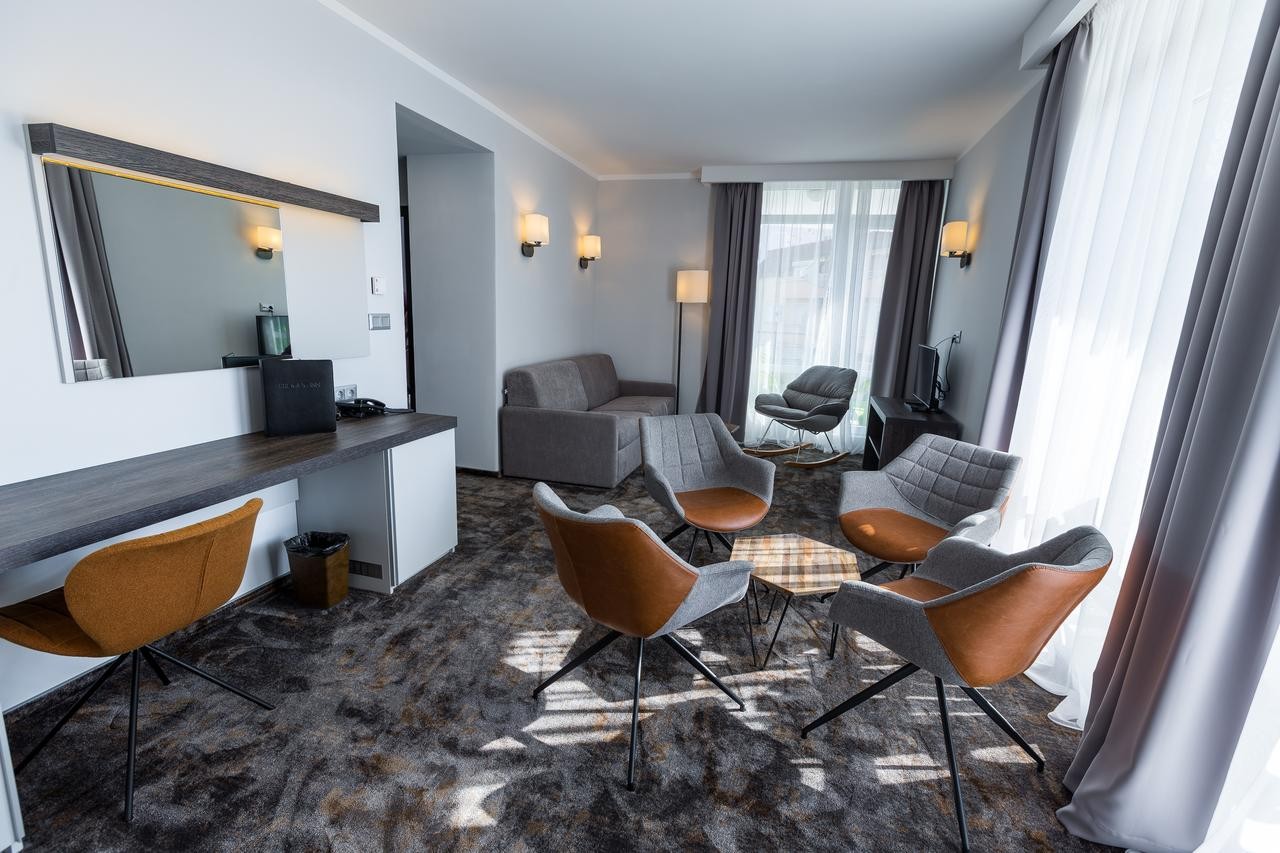 BEST WESTERN PLUS PREMIUM INN HOTEL