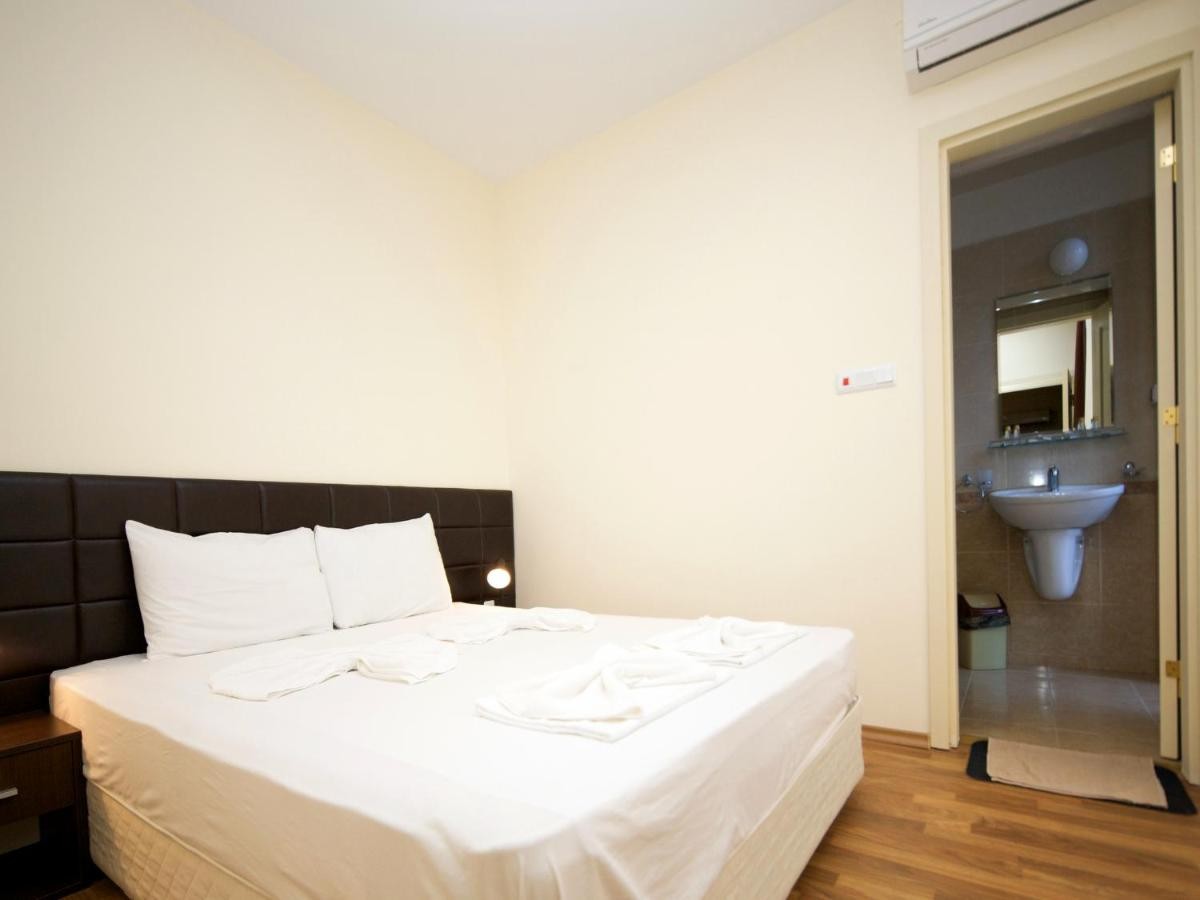 RUMBA BEACH GOLDEN INA HOTEL