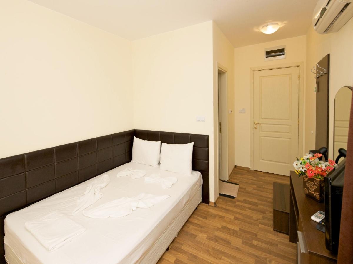 RUMBA BEACH GOLDEN INA HOTEL