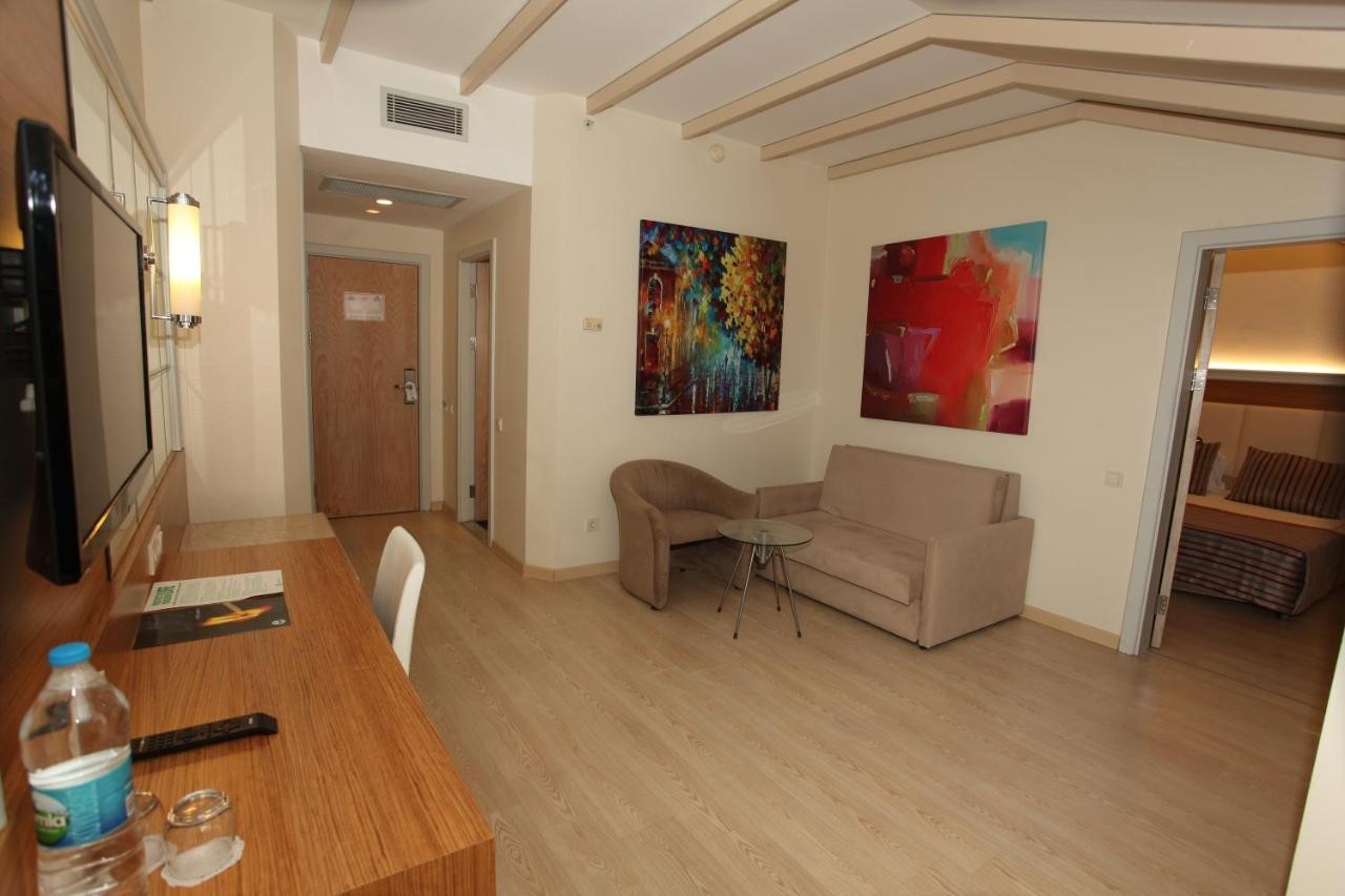 AQI HOTELS PEGASOS RESORT