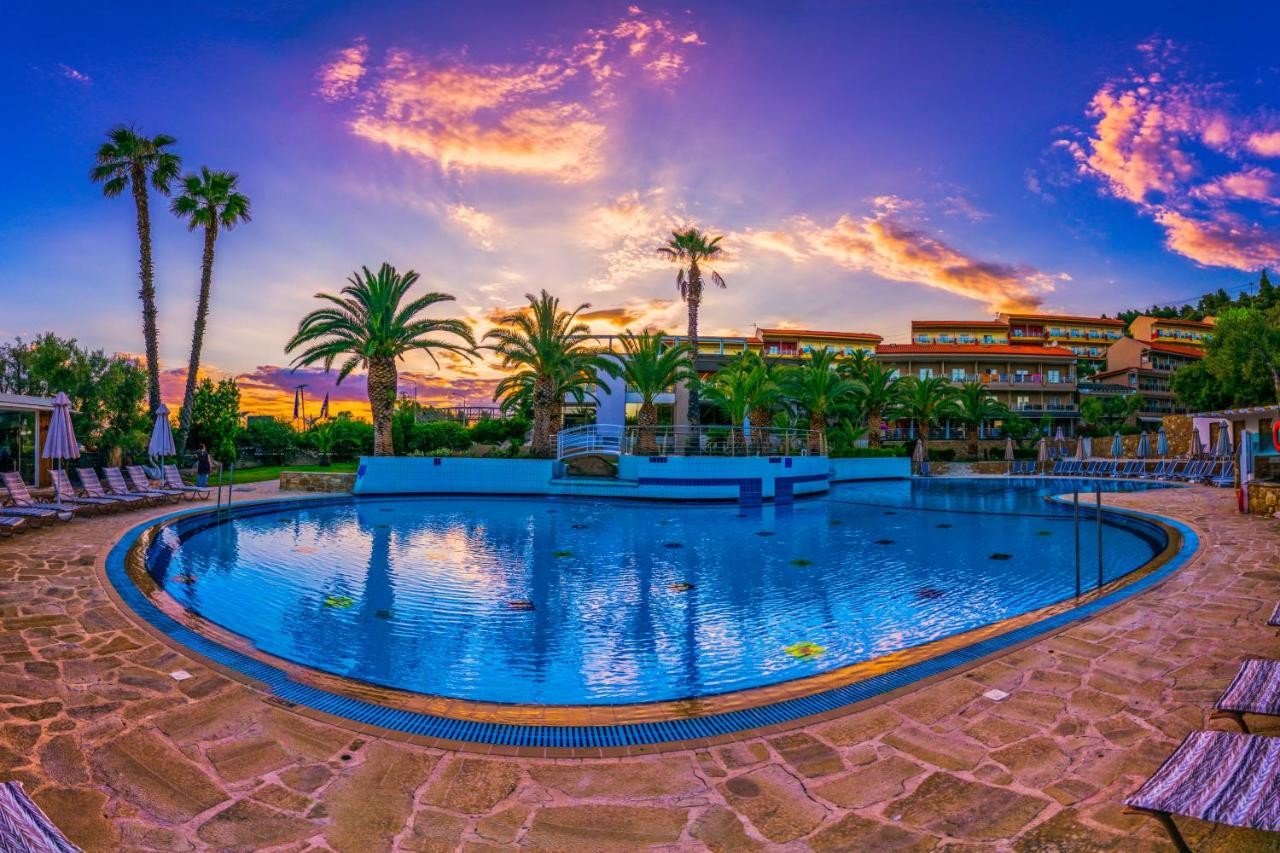 LAGOMANDRA HOTEL - SPA