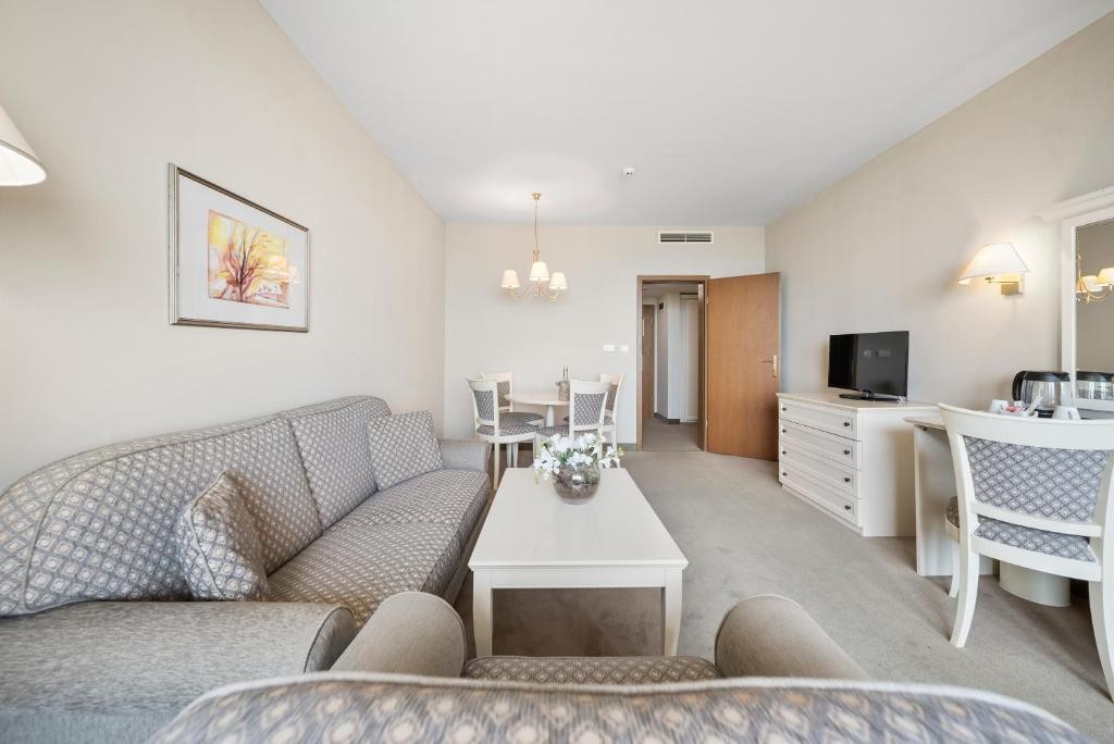 HVD RIVIERA BEACH HOTEL