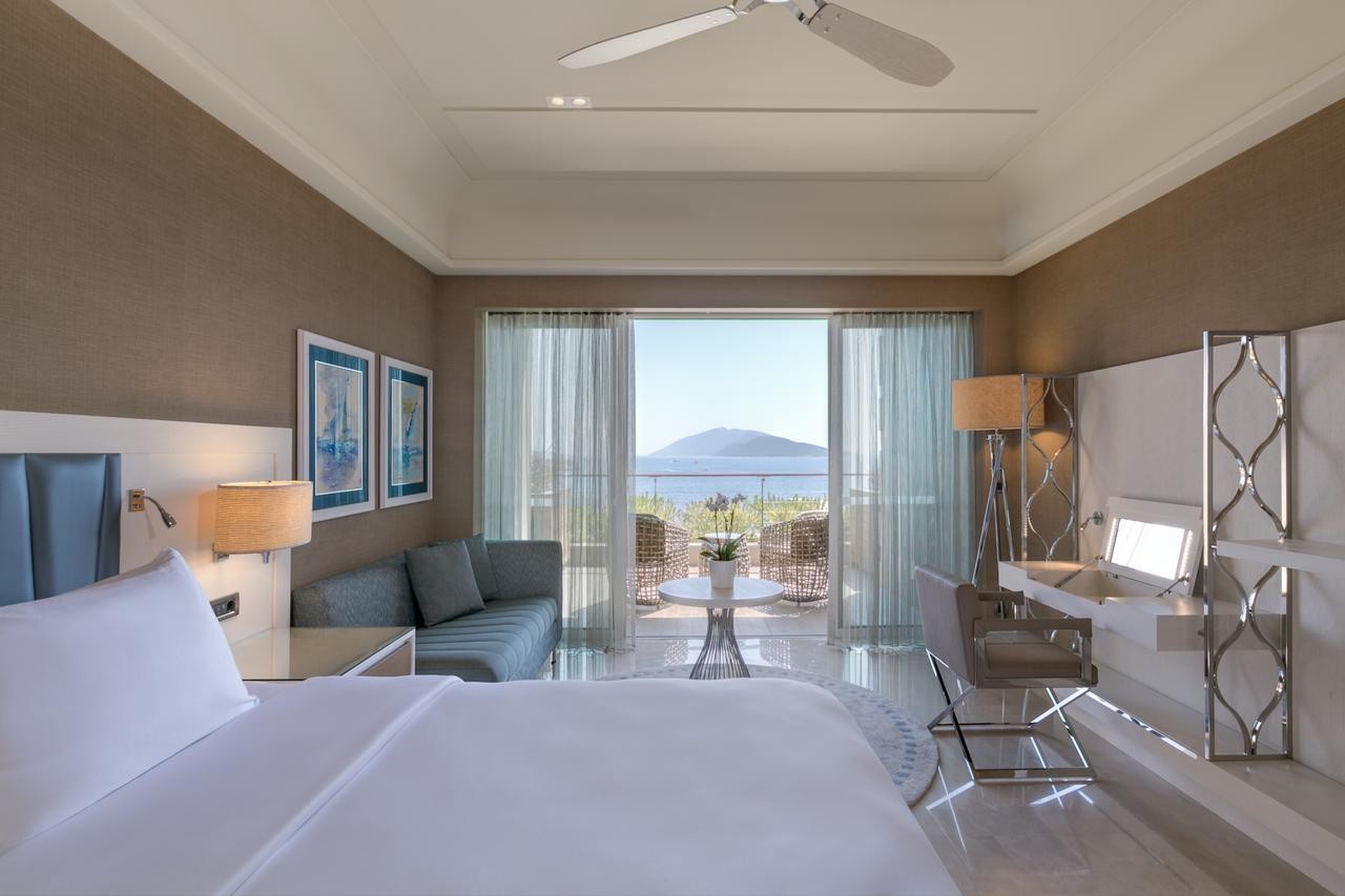 CARESSE A LUXURY COLLECTION RESORT-SPA